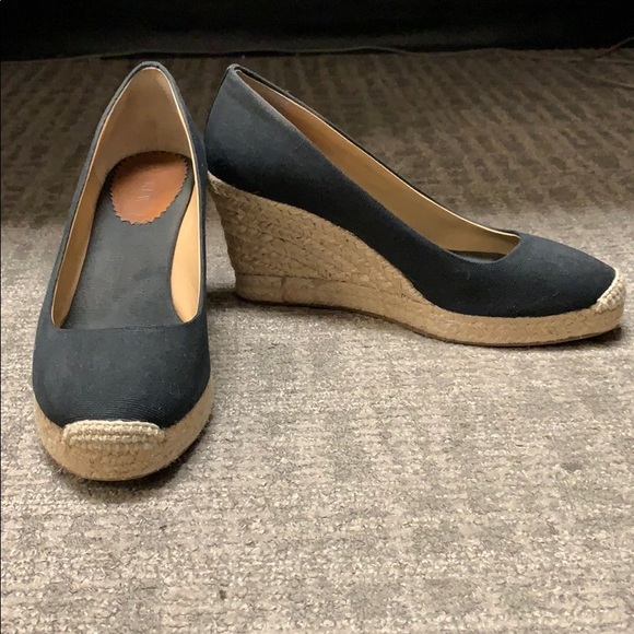 espadrille pumps closed toe